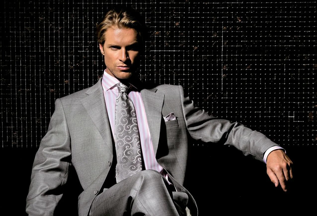 Boss hugo boss джерард батлер. Солидный мужчина в костюме. Солидный мужчина. Михаил фишер челябинск. Солидный мужчина это.