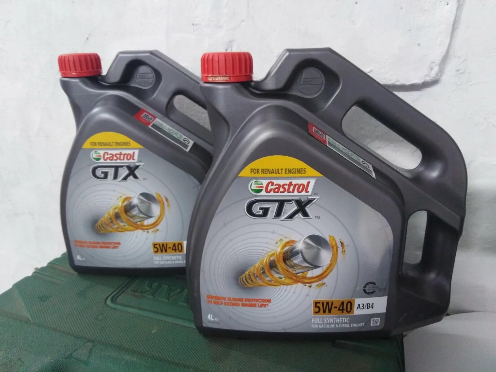 Renault rn. Castrol Renault 5w40. Castrol GTX 5w40. 5w-40 RN 0700/0710. Castrol GTX RN spec 5w-40 r.