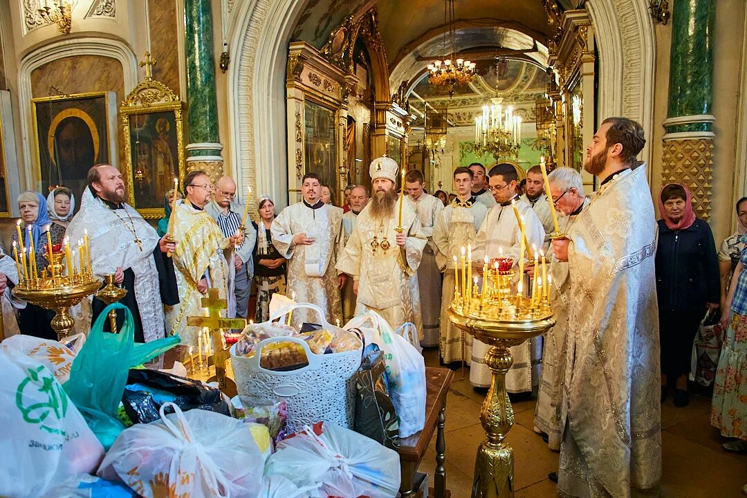 Заупокойная литургия. Панихида в храме. Троицкая родительская суббота настоятель. Отпевание в церкви цена