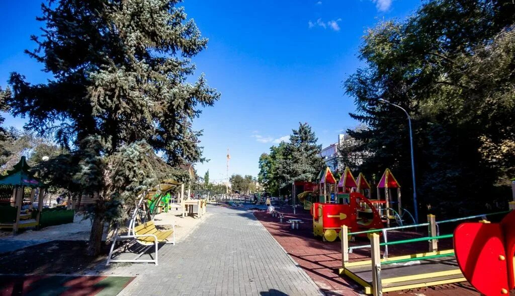 Комсомольский сад волгоград вид сверху. Комсомольский парк котельниково. Комсомольский сад г. Горсад волгоград. Комсомольский сад волгоград фото.
