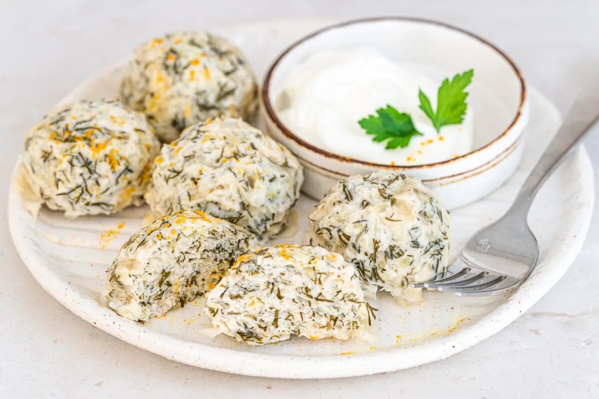 Куриные котлетки пп. Пп куриные котлеты на пару. Котлетки на пару. Биточки из цветной капусты. Пп котлеты на пару.