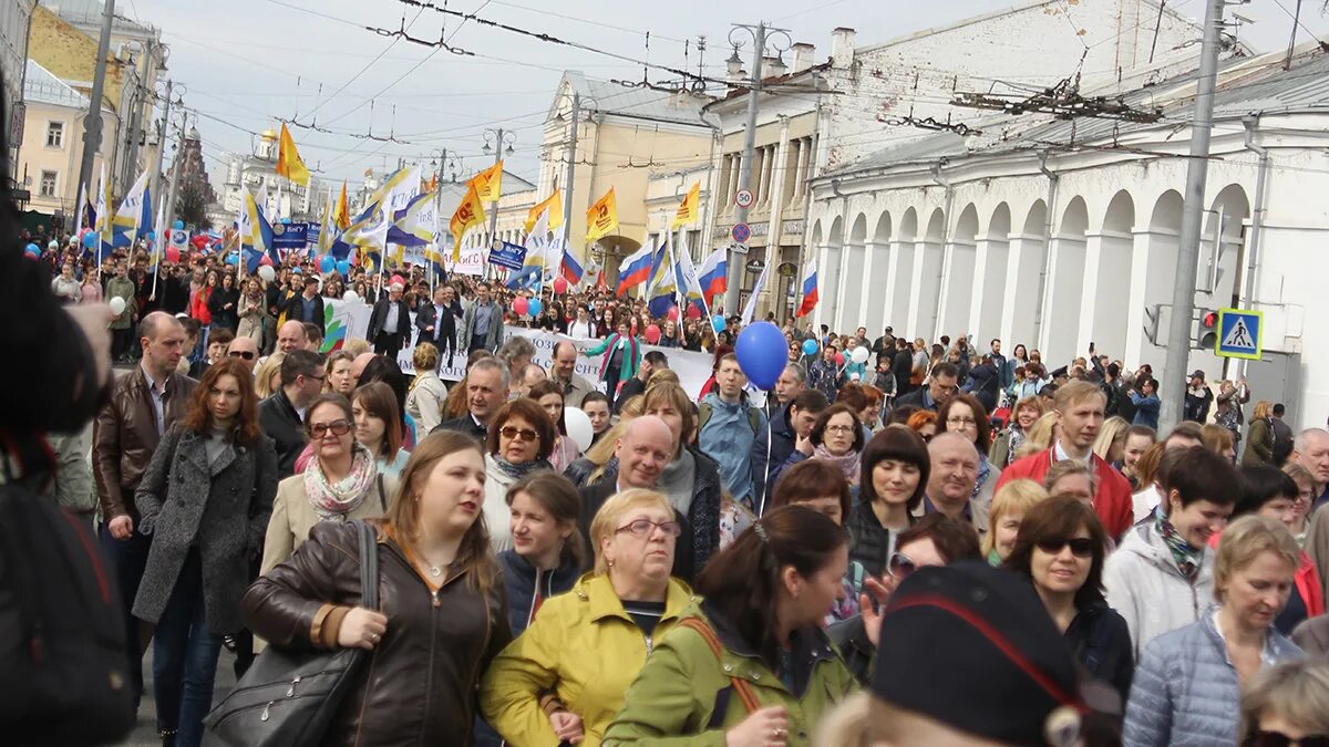 Демонстрация. Первомайская демонстрация. Люди на демонстрации. Массовые демонстрации. Митинг праздник