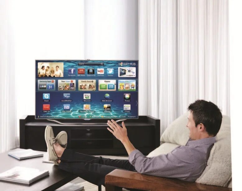Телевизор управляет человеком. ТВ управлять ногами. Как управлять телевизором через ноутбук. Japex телевизор управлять.