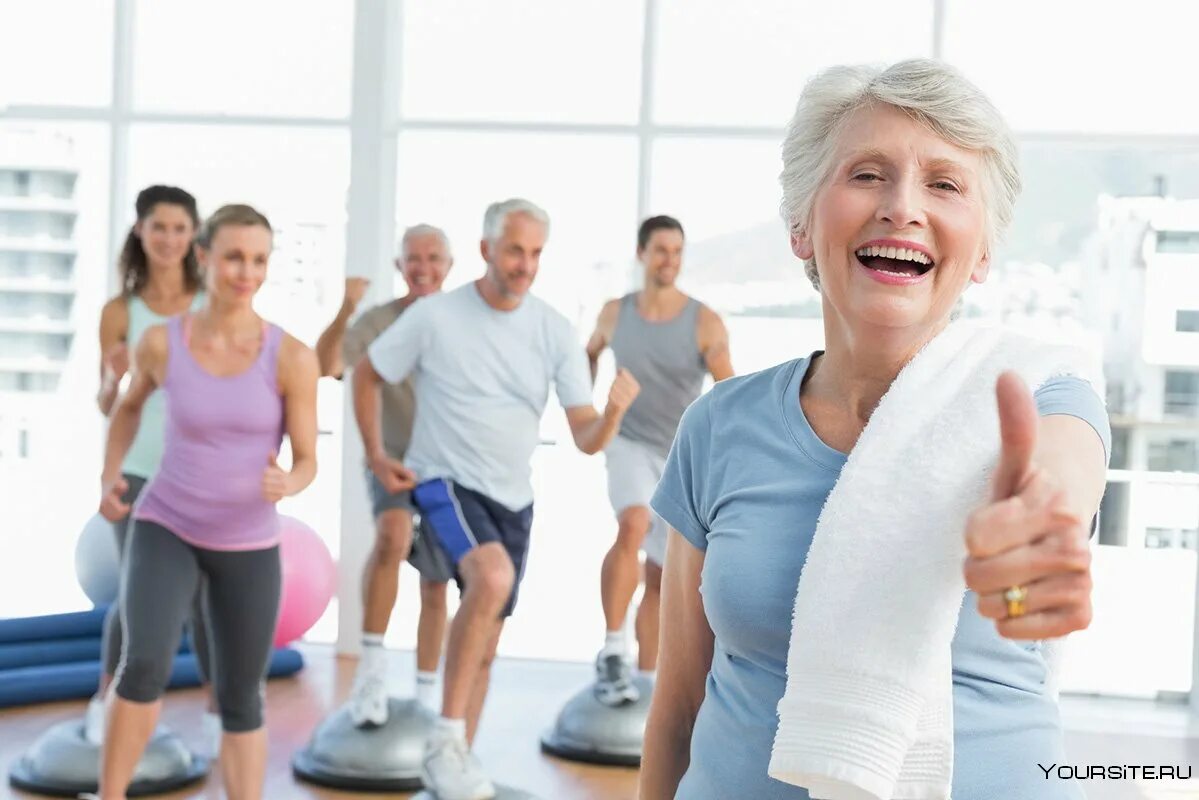 Фитнес для пожилых людей. Пожилые люди занимаются спортом. Физкультура для пожилых. Физическая активность пожилых.