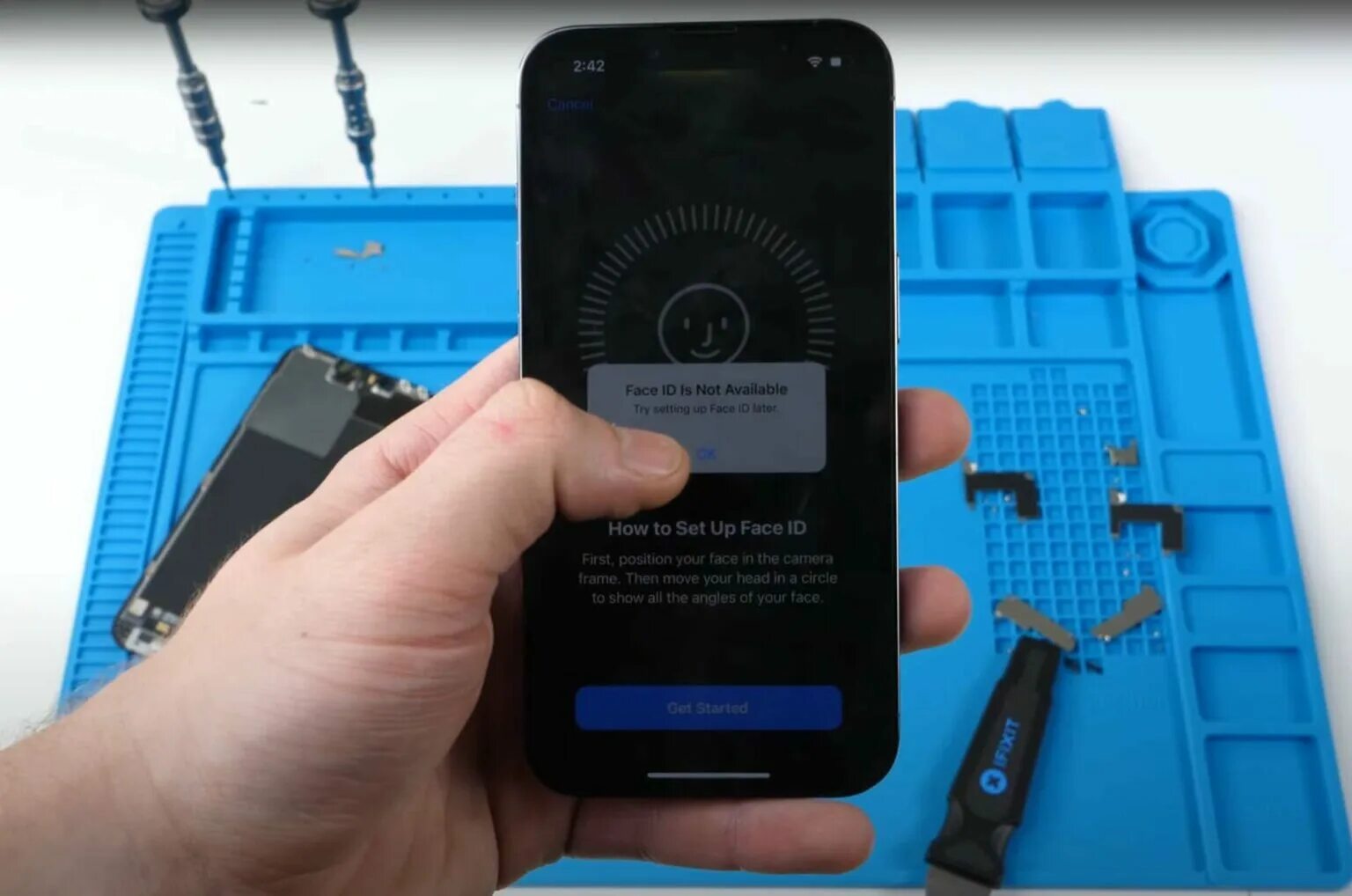 Айфон 13 не выключается завис. Пломбы на айфон 13. ремонт face id. замена дисплея iphone 13. датчики face id iphone 13.