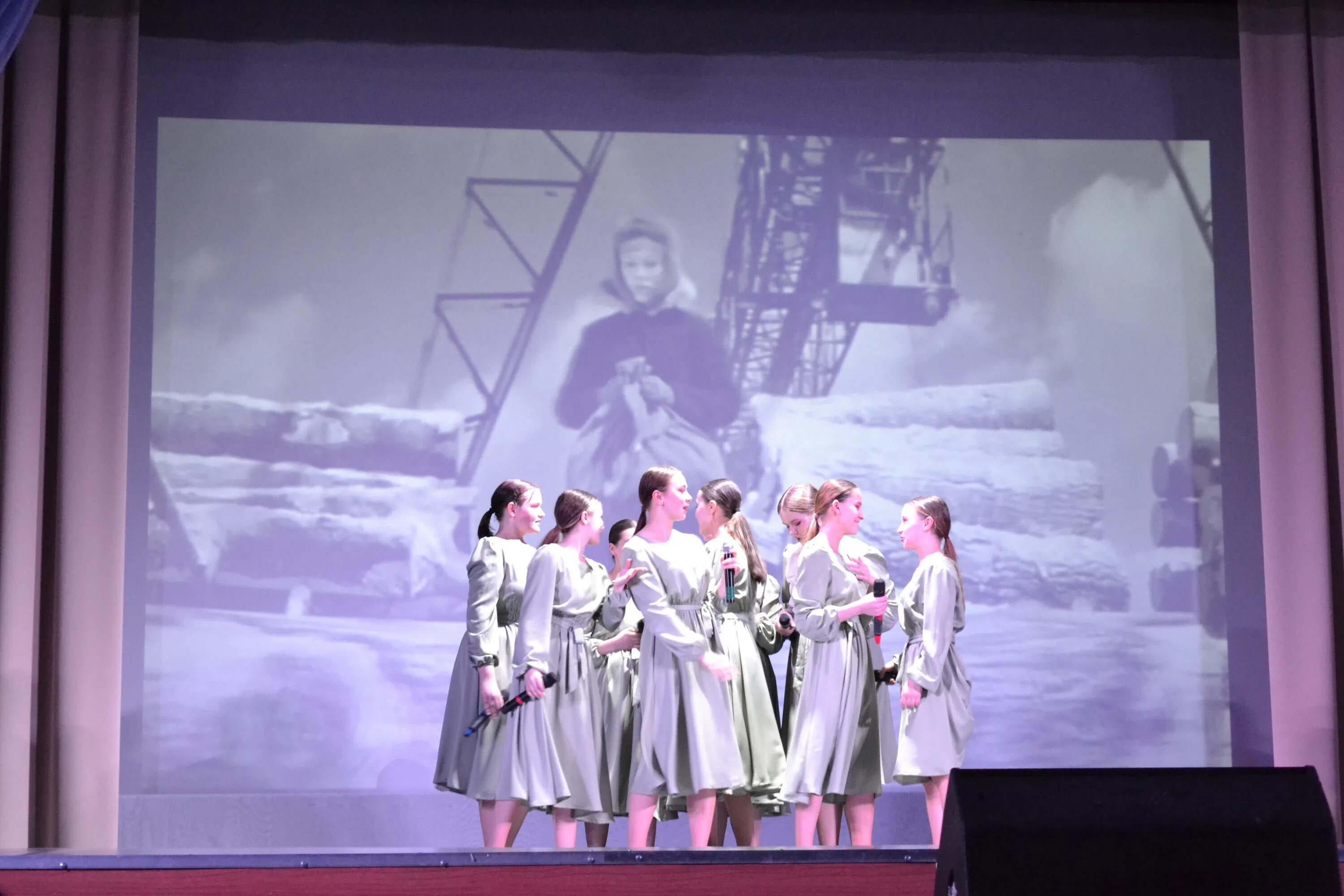 Рдк. Мбук "дом культуры "горняк"". Дк горняк увельский. Артемовский дк горняк. Ясный оренбургская область дом культуры горняк.