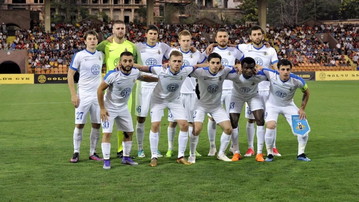 Команда Пюник Армения. Пюник команда футбольная. Футбольные клубы Армении.