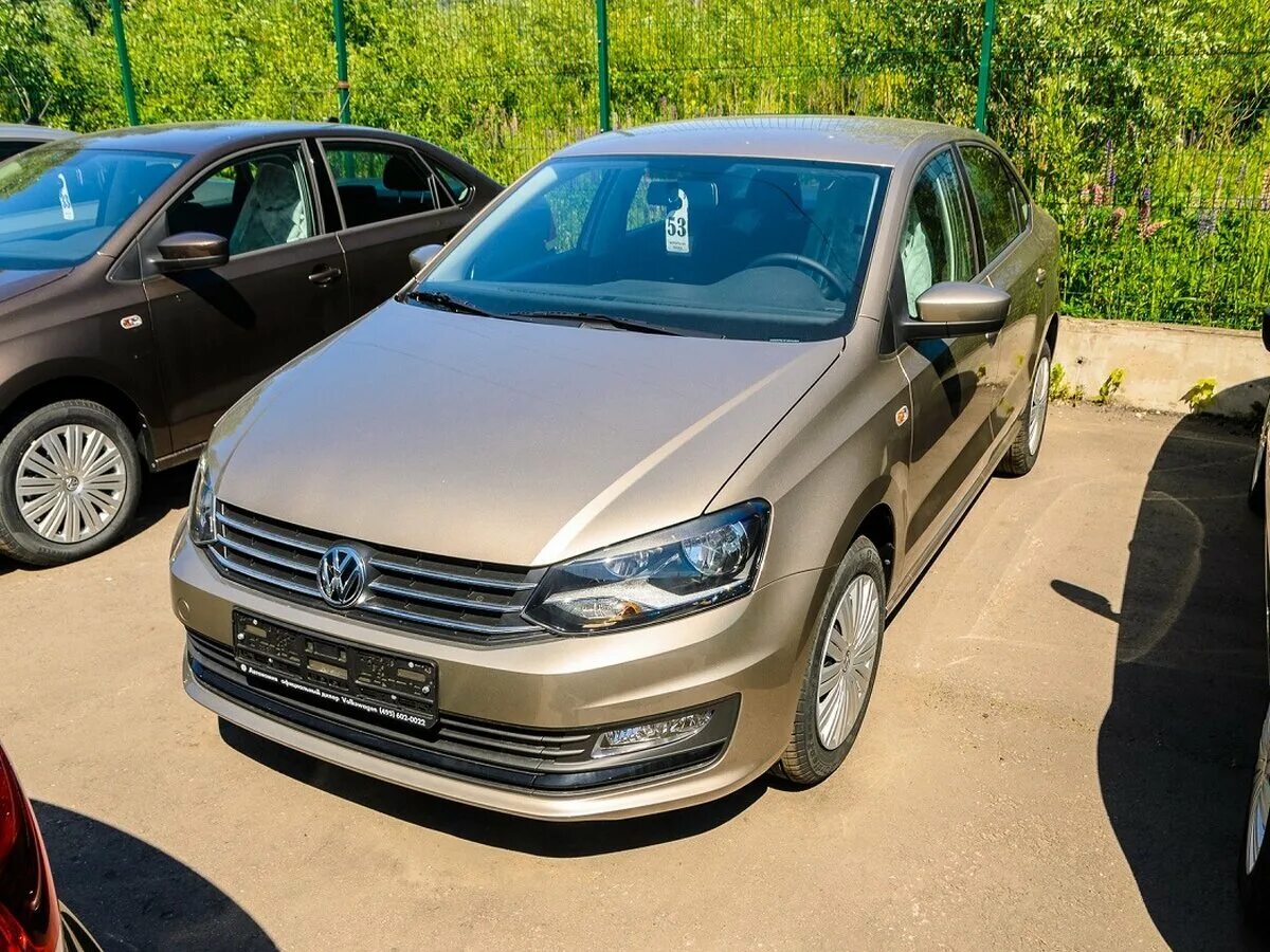 Фольксваген поло 2018 купить. Volkswagen Polo sedan 5 Рестайлинг. Volkswagen Polo v Рестайлинг 1,6 110 л.с.. VW Polo 2018 бежевый. Поло седан 2018.