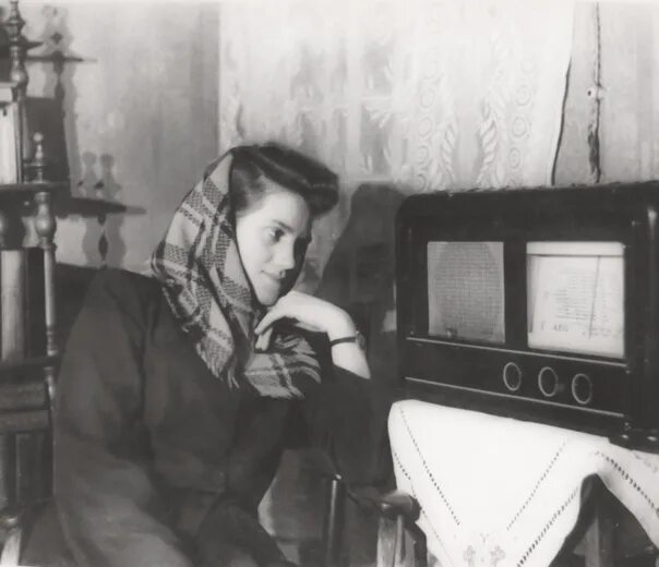 Двойным первое домашнее первый. Первый радиоконцерт 1922. Проводное вещание в СССР. Радиовещание в СССР. Советское радио в квартире.