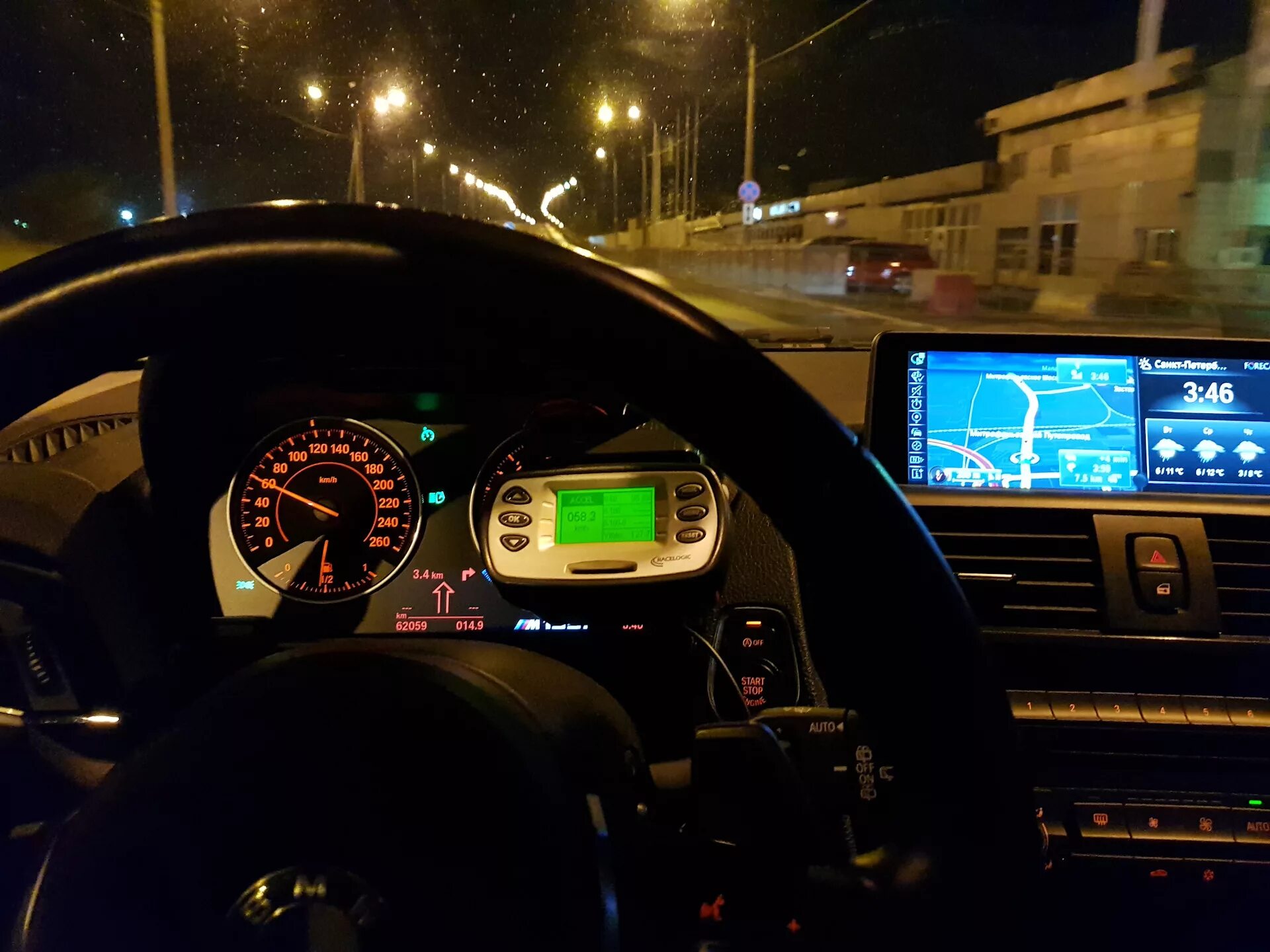 Wife speed. За рулём BMW e39 m5 по ночному городу. БМВ панель скорость 200. БМВ е39 за рулём зима ночь. За рулем БМВ 200 спидометр.