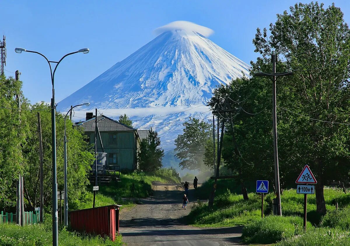 Камчатка города и поселки. Камчатка ключевская сопка. поселок ключи камчатка ключевская сопка. камчатский край вулкан ключевская сопка. камчатка:ключевская сопка(вулкан)поселок ключи.
