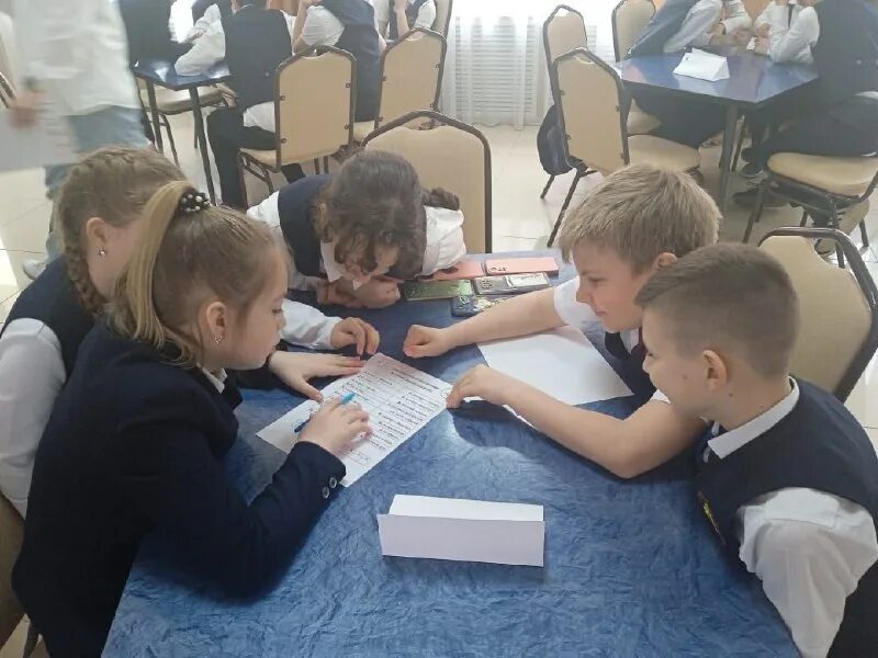 Лицей 3 5. 4 класс фото для группы. Ученика 3 д класса. Лицей 3 5. Лицей 4 чебоксары.