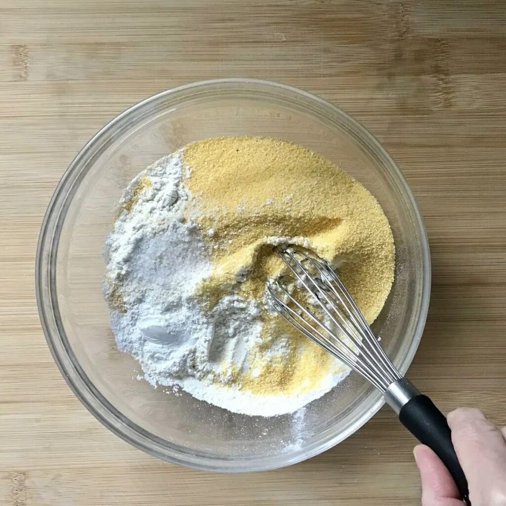 Кукурузная мука и вода. Кукурузная крупа варка 1 к. Полента и кукурузная манка отличия. Кукурузная мука и вода. Кукурузная мука и вода.