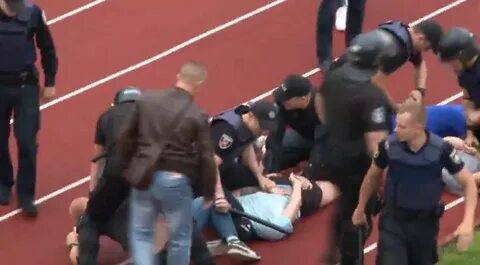 Драки между болельщиками