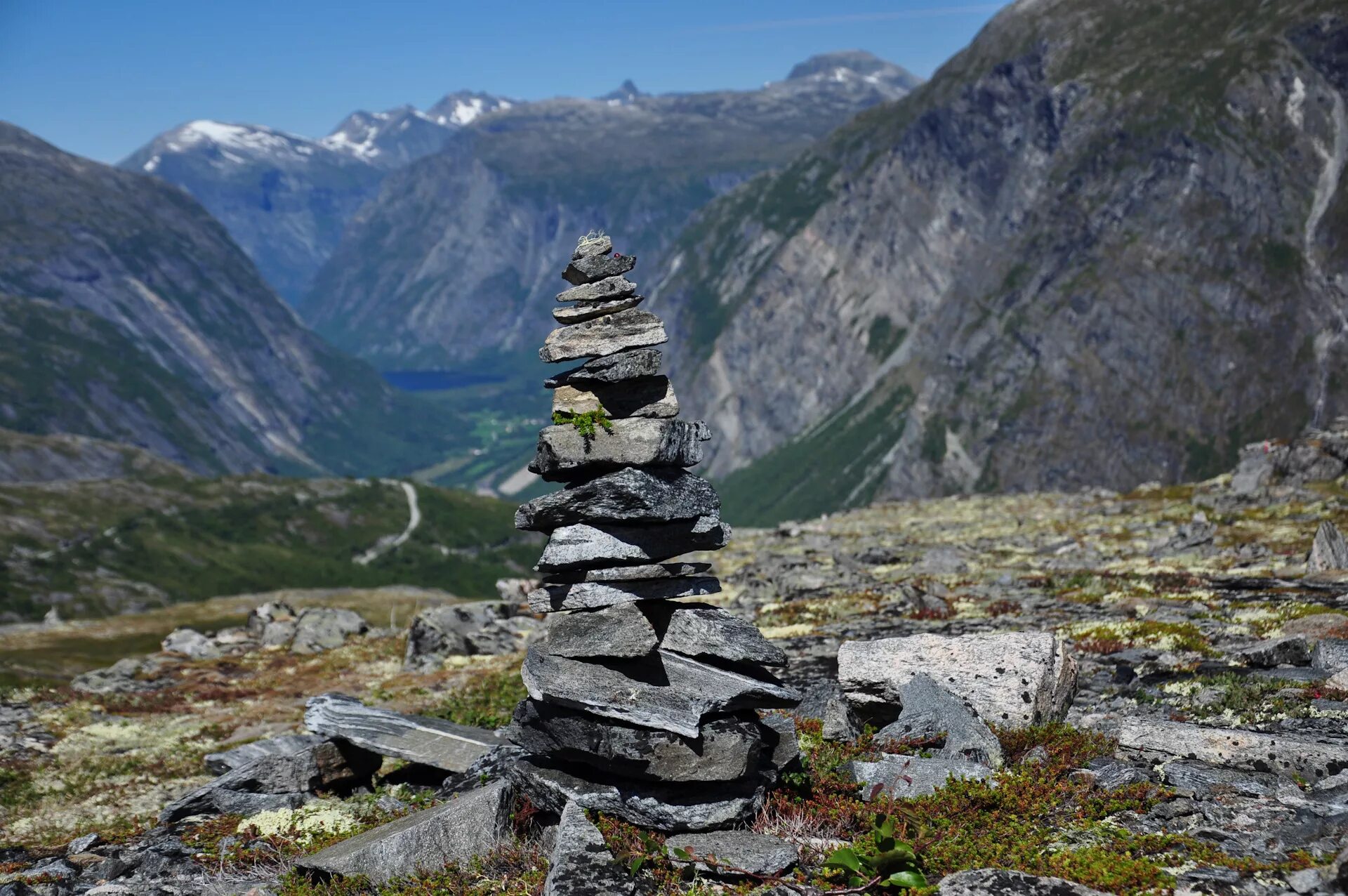 Пирамидки карелия. Валун пирамида вытегорский. Пирамидки из камней аршан. Камни пирамиды в карелии. Парк камней карелия.