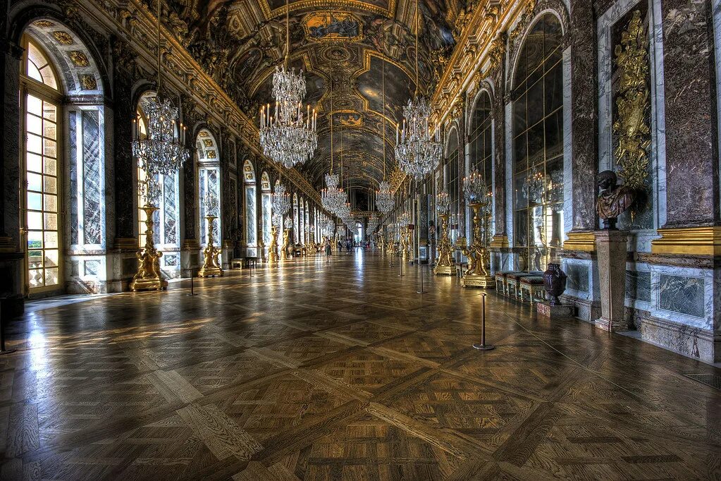 Версальский дворец Холл. Версаль зеркальная галерея Версальского дворца. Зеркальный зал Версальского дворца. Версальский дворец внутри Тронный зал.
