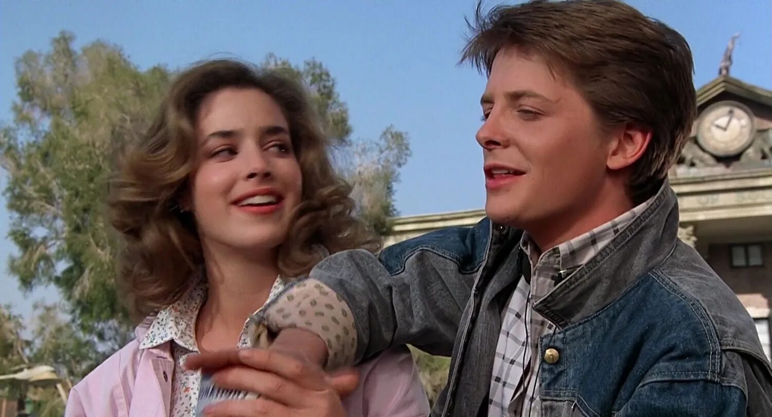 Над в будущее 1. Роберт земекис 1985. Над в будущее 1. Док и марти назад в будущее. Назад в будущее 1985.