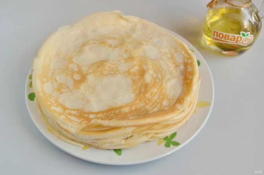 Блины на молоке красивые. Блины дрожжевые на молоке. Блины в полоску. Блины на дрожжах. Блины.