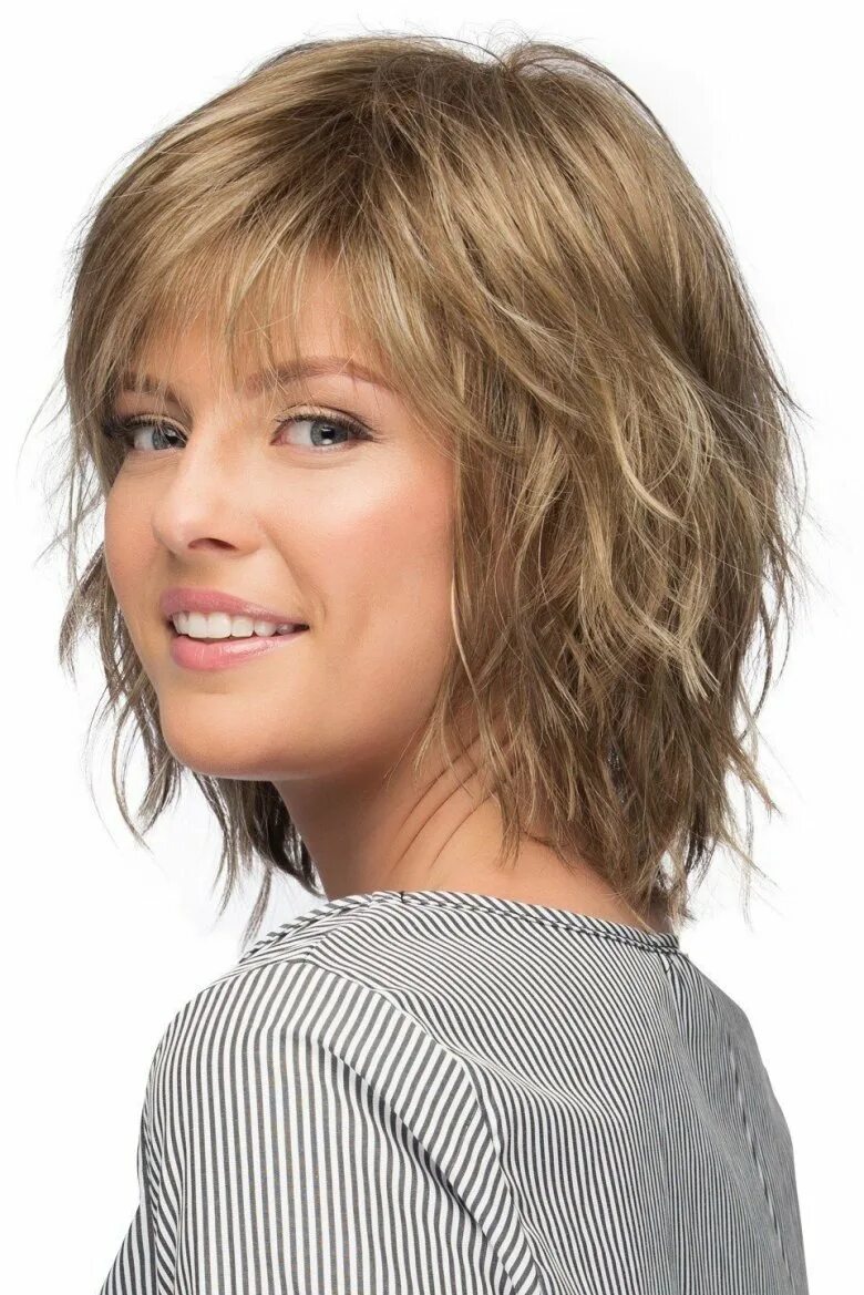Стрижка шегги пикси. Женские стрижки для тонких волос. Короткий каскад 2022. Стрижка каскад на короткие волосы круглое лицо. Стрижка боб каскад с челкой каскад на короткие волосы.