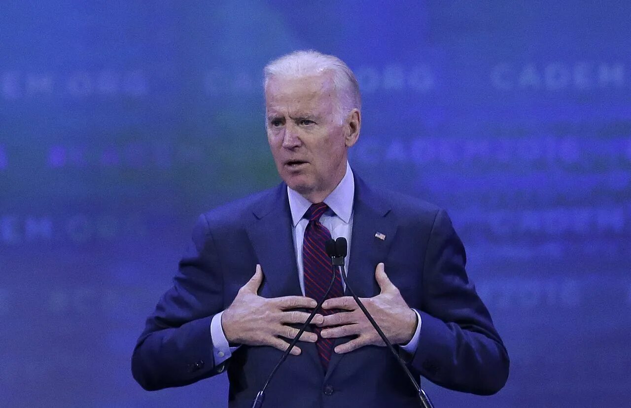 Joe Biden Speech. Джо Байден Грозный. Джо Байден спектр Марвел. Джо Байден хромакей.