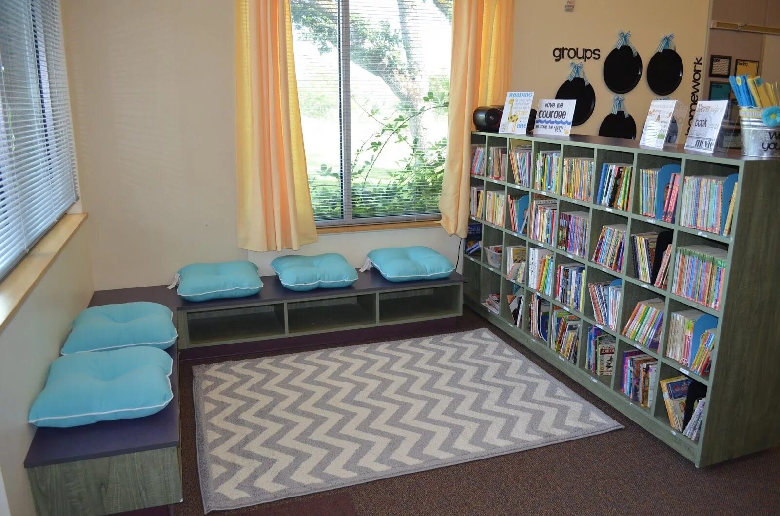 Классная библиотека в классе. Book Nook reading Valet. Room Corner. Book Nook. Reading corner