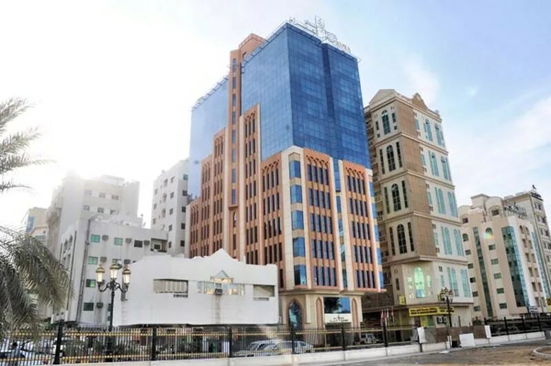 Аль хамра 4. Al Hamra отель. Al Hamra Hotel Шарджа. Al Hamra 4 ОАЭ. Hamra Hotel 4*.