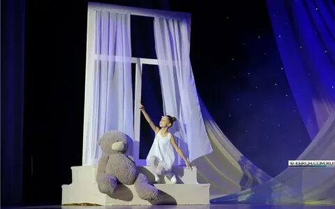 Алиса на сцене