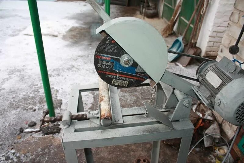Приспособления для болгарки. Станок для резки своими руками. Станок обрезной 04. Торцовка по дереву 380 вольт. Дисковый отрезной станок по металлу 380 вольт.