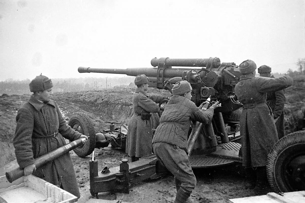 Военные 43 год. ВОВ 85 мм зенитная пушка. Зенитная батарея 1941-1945. Артиллерия в годы войны 1941-1945.