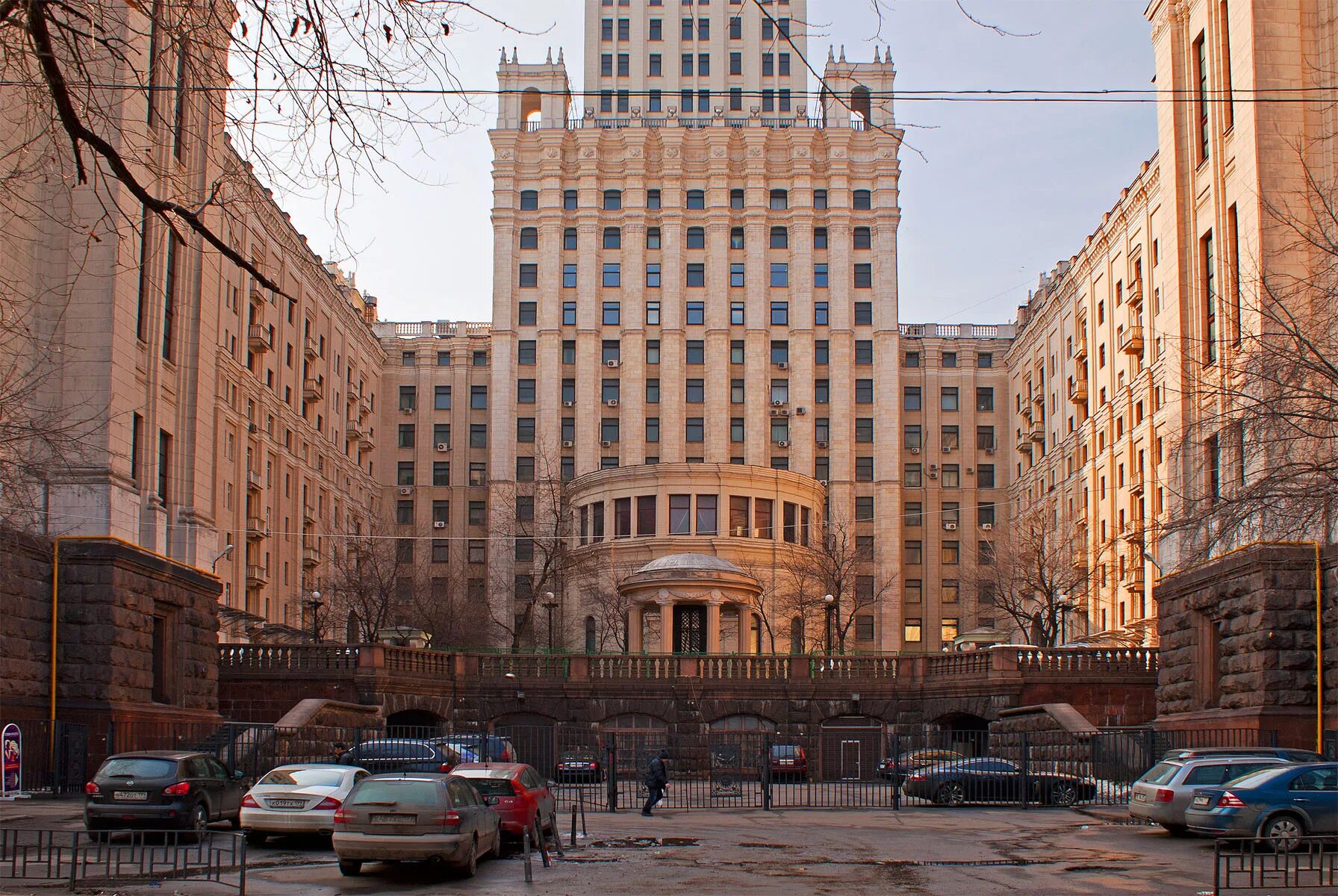садовая-спасская, д. садово спасская улица в москве сталинские высотки. красные ворота орликов переулок. 21. москва садовая-спасская улица, д.