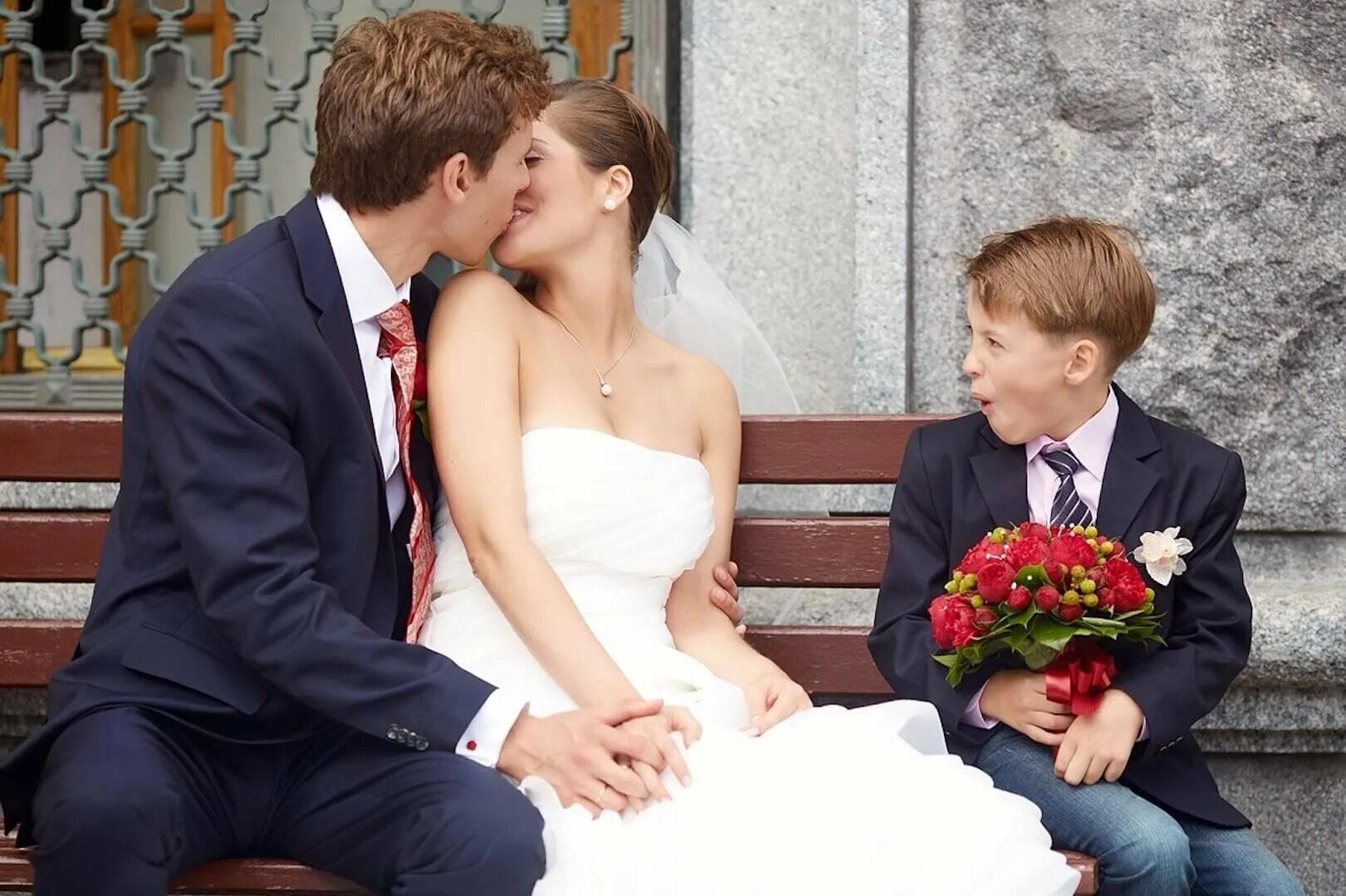 Брак среди мужчин. Дети жених и невеста. Дети на свадьбе. Невеста с ребенком. Свадебная фотосесси сребенком.