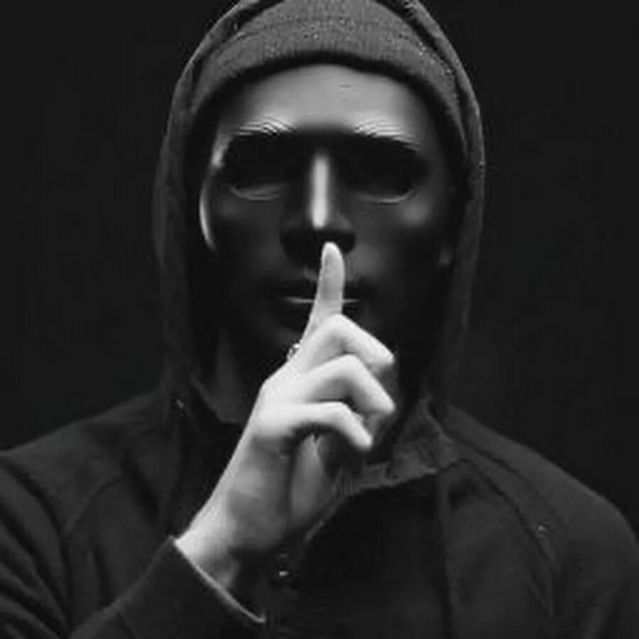 Инкогнито в капюшоне. В капюшоне без лица. Ютуб тихо пацаны. Фотографии мужчин со спины. Тихий парень.