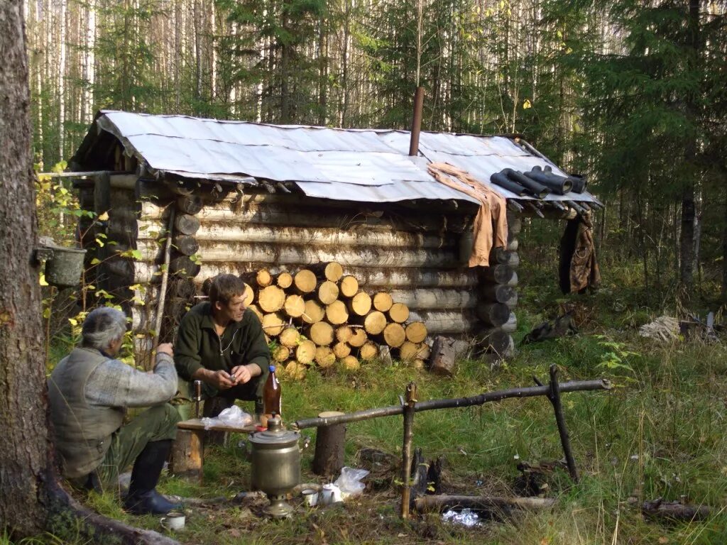 Охотничьи зимовья и избушки в тайге. Тайга зимовье в тайге. Зимовье охотника в тайге. Глухая Тайга зимовье лесника.