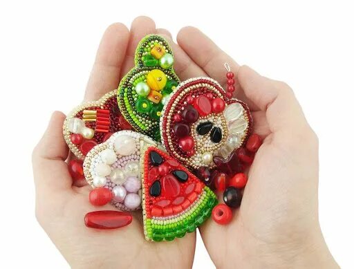 Брошь тюльпан e303225. Необычные броши. Необычные броши из бисера и камней. Брошь клевер четырехлистный бусин. Набор для создания броши из бисера.