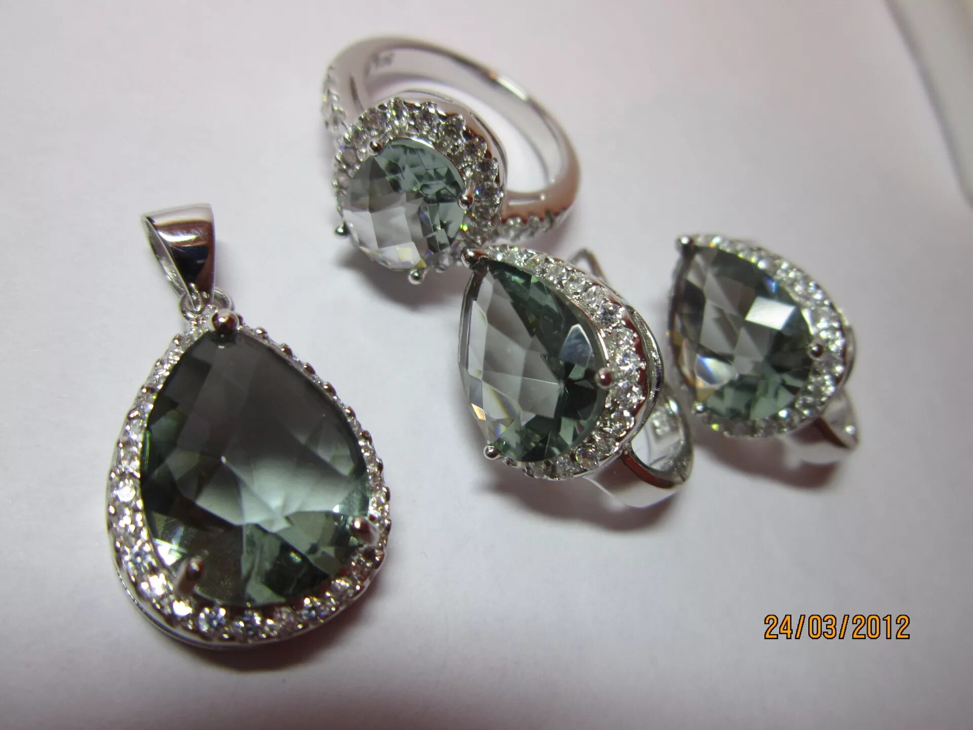 серьги золотые с александритом соколов. сапфир с александритом. ювелирочка серьги2043872. серьги с александритом. комплект завода вега с александритом.