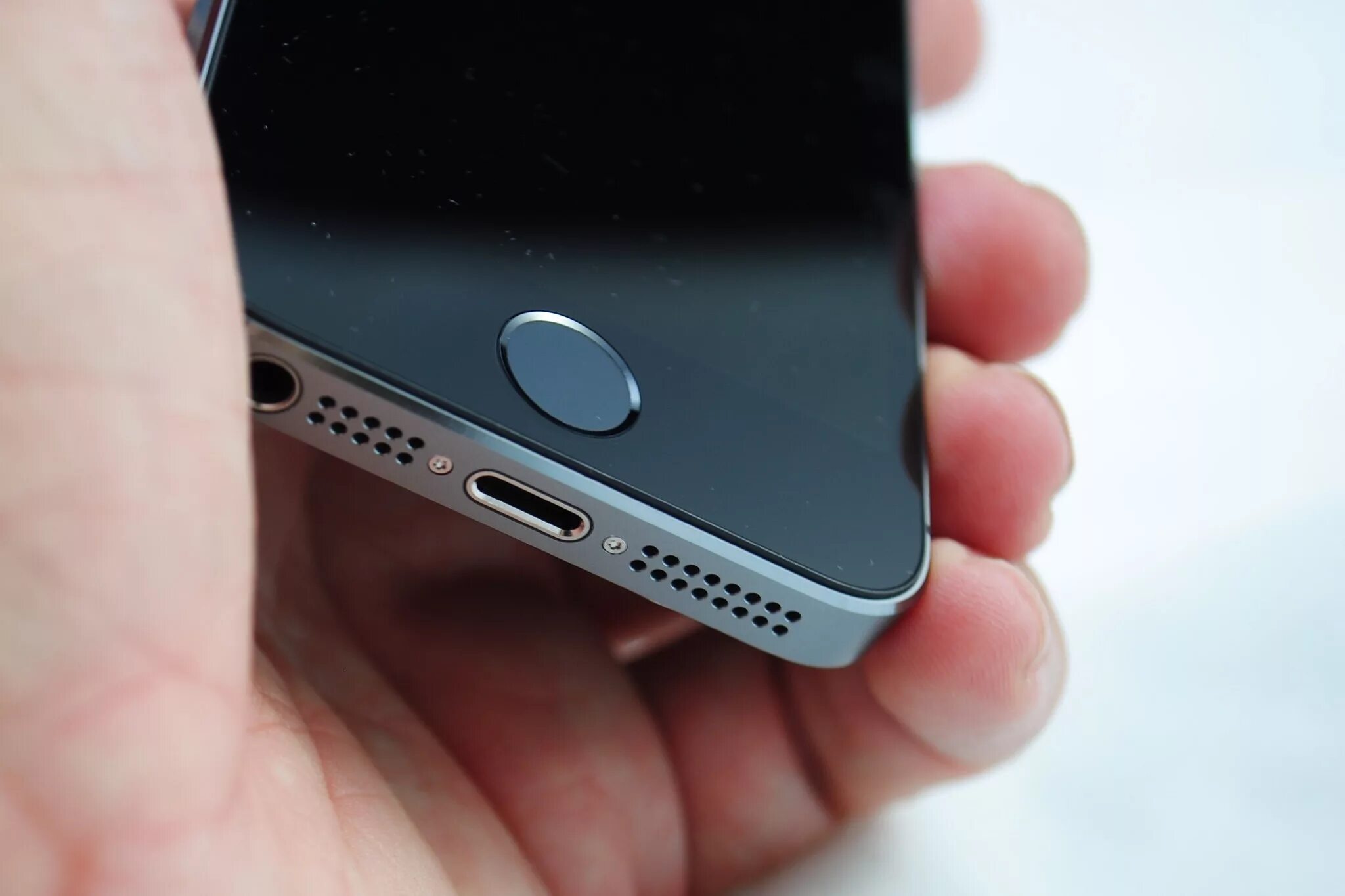 айфон 8 плохо слышно. плохо слышен динамик на айфоне 6с. гнездо зарядки iphone 8 plus. плохо слышно собеседника на айфоне. чистка динамика iphone.