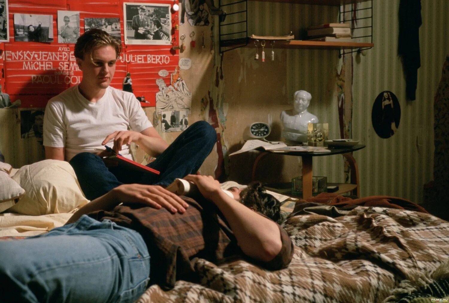 Мечтатели фильм 2003. Луи гаррель 2003. Майкл питт луи гаррель мечтатели. Луи гаррель и майкл питт. Мечтатели фильм 2003 ева.