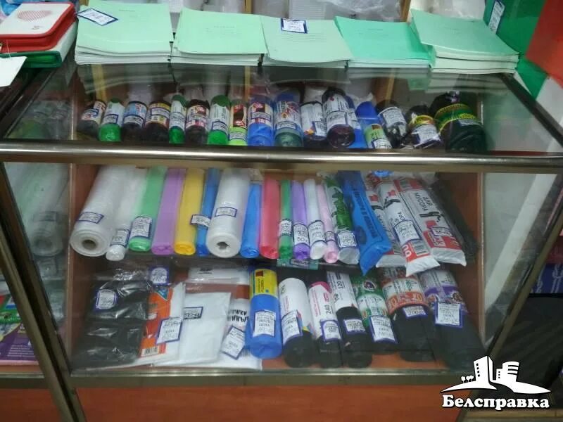 Магазин одноразовой упаковки. Магазин упаковки и одноразовой посуды. выкладка пакетов в магазине. магазин пакетов и одноразовой посуды. одноразовая посуда выкладка.