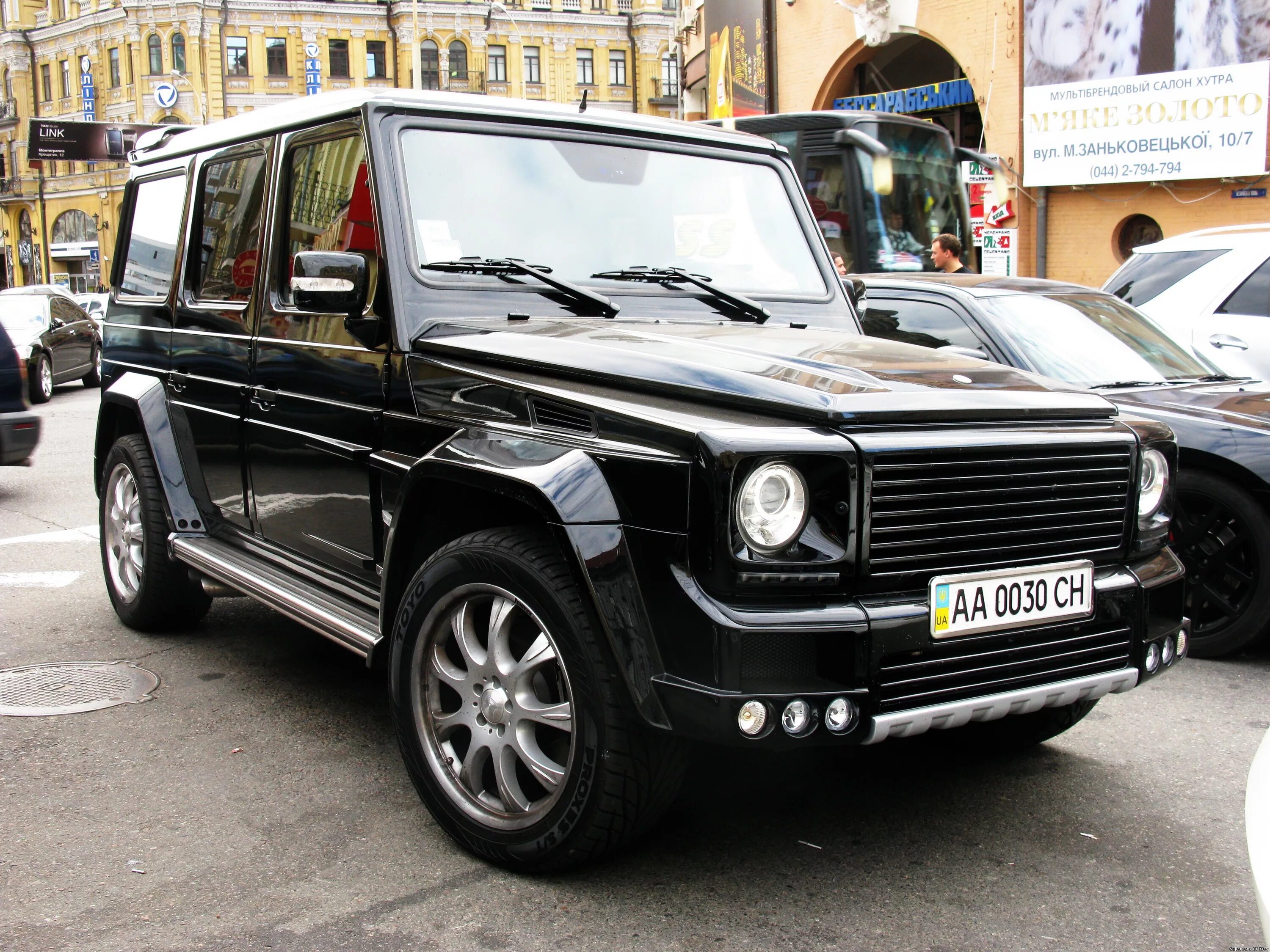 Самой дорогой гелик. Mercedes g63 AMG 2021 Brabus. Золотой Гелендваген. Самый дорогой Гелик. Самый дорогой Гелендваген.