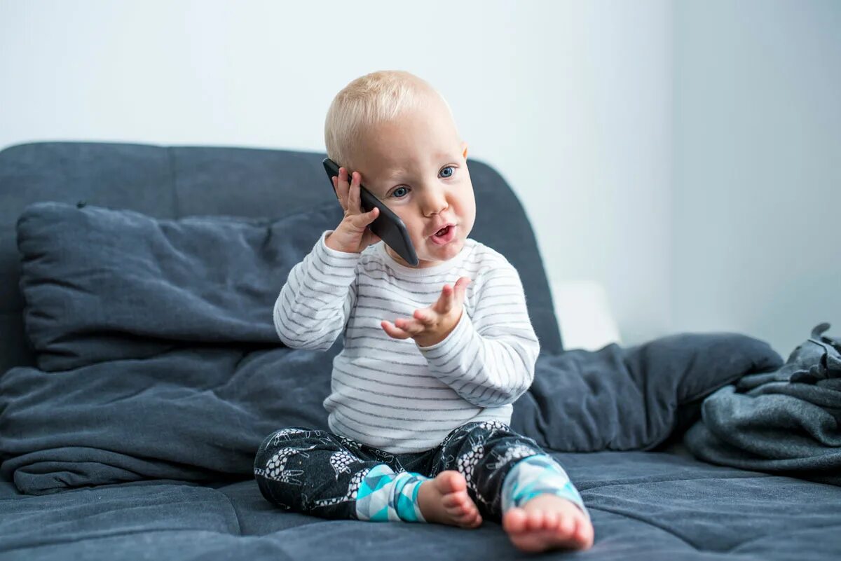 Call baby anymore me. Малыш говорит. Говорящий ребенок. Речь младенца. Дети в необычных условиях.