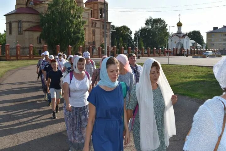 Крестные вк. Крестный ход в Билярске 2021. Крестный ход в Билярске. Фотогалерея крестный ход Алексеевское Билярск. Крестный ход Коробейниково.