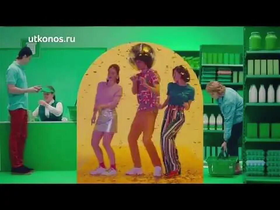 Реклама точка с утконосом актер. Реклама банка тинькофф. Утконос из рекламы жизнь меняется и я меняюсь. Реклама банка точка. Утконос из рекламы.