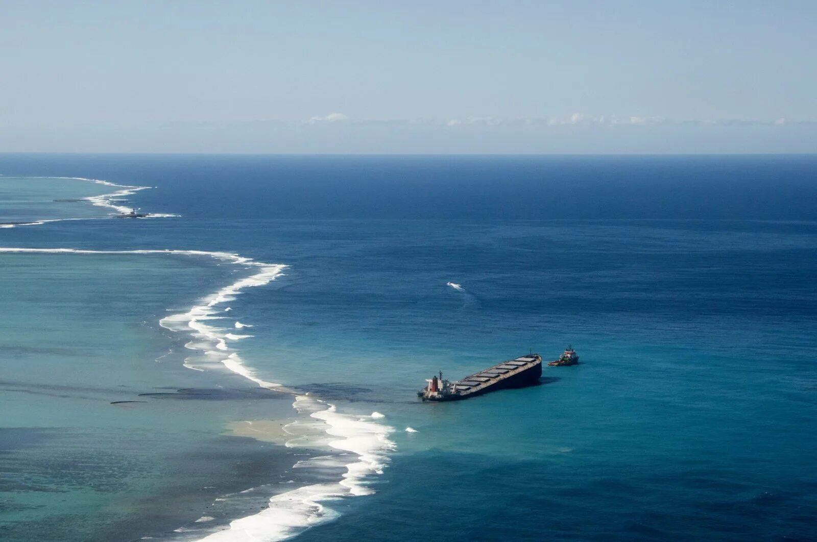 Танкер Маврикия. Маврикий ЦУНАМИ. Крушение танкера Маврикий. Индийский океан Маврикий.