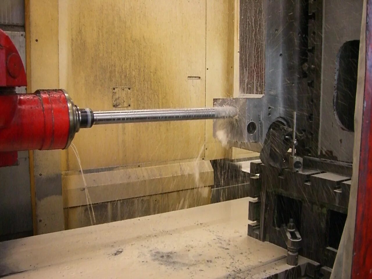 Фрезеровка металла. Покрытие nanoslide. Глубокое сверление в металле. Станок глубокого сверления everox. Глубокое сверление в металле.