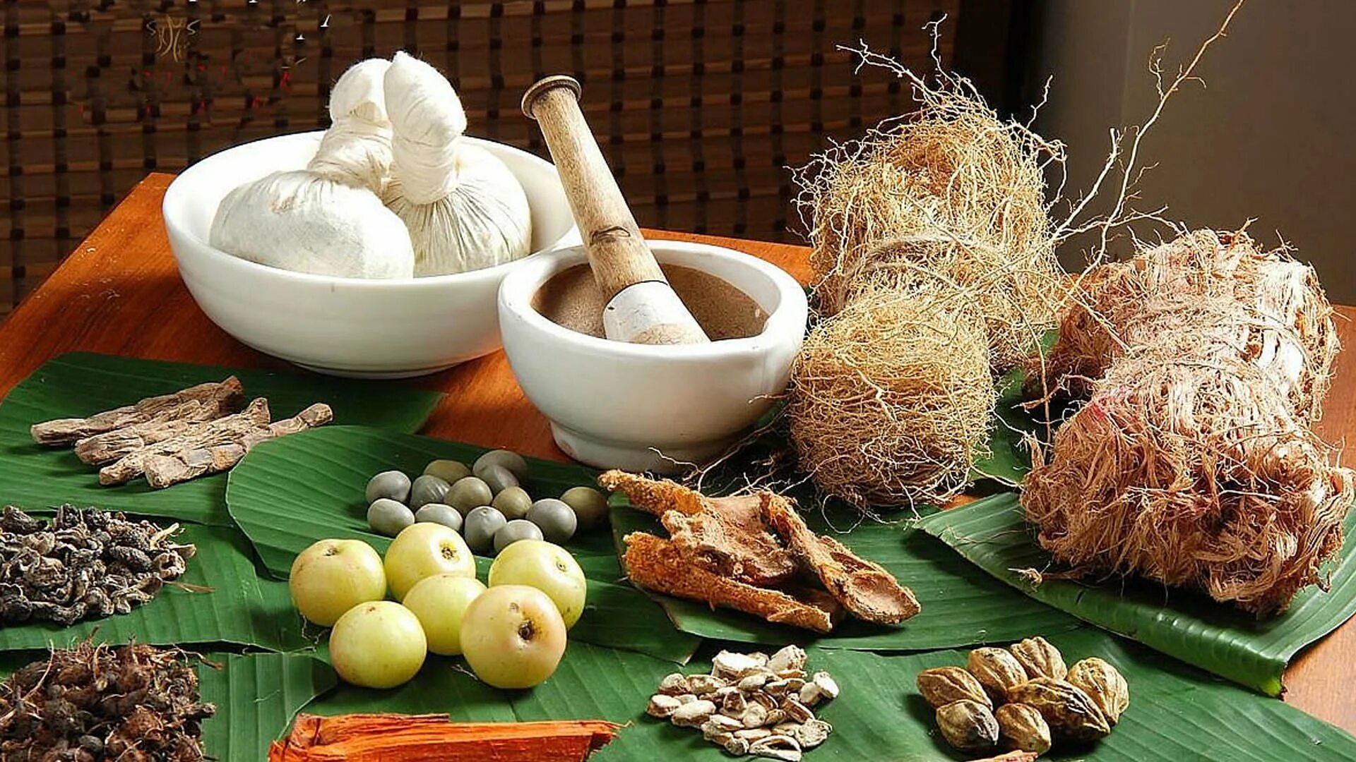 Чесночное масло для сосудов. Травяной чай. Мед с травами. Лекарственные средства из календулы. Фитотерапия для пожилых.