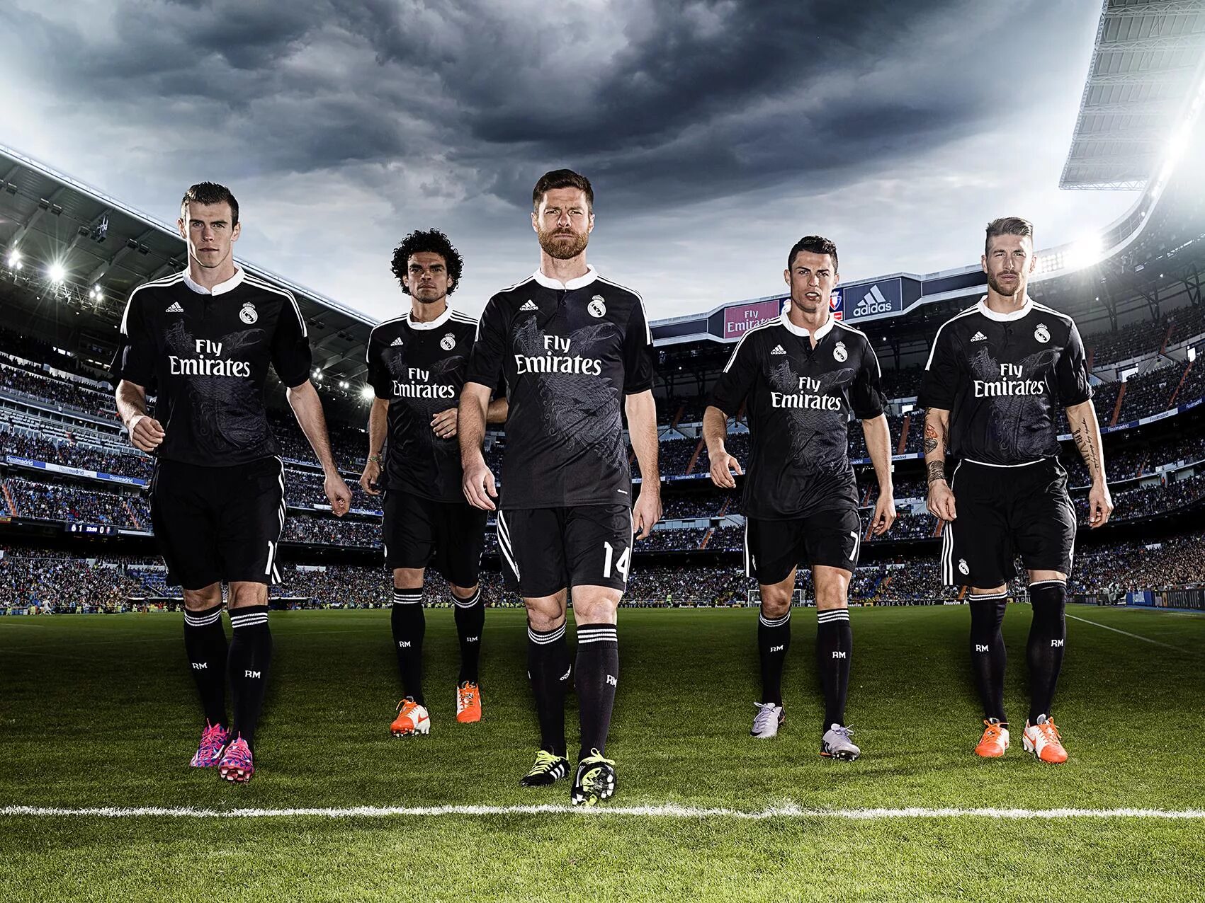 Новая форма черная. Реал Мадрид форма 2014-15. Реал Мадрид 2016-2017 черная форма. Реал Мадрид черная форма. Форма Реал Мадрид.