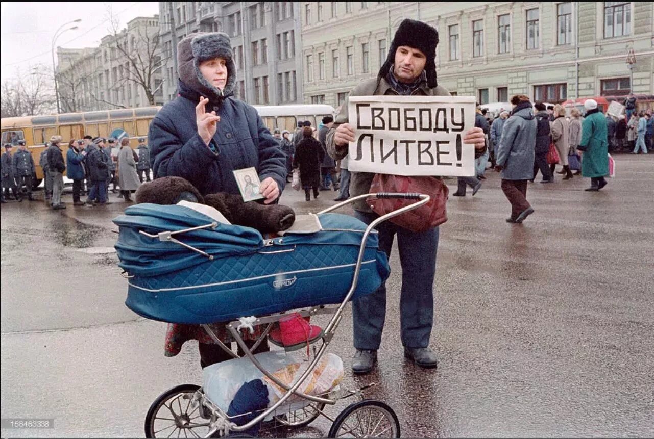 В москве проживает человек. Москва 1991 год. Москва 1991 год фото. 1991 Фото как жили люди. 1990 Год как жили люди.