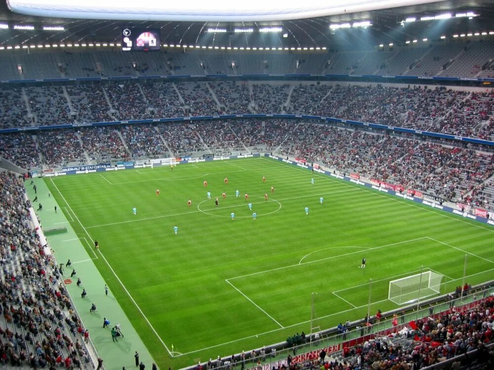 Стадионы Германии по футболу. Лучшие стадионы Германии по футболу. Стена на Альянц арене. Т мобайл на Альянс арене надпись из людей.