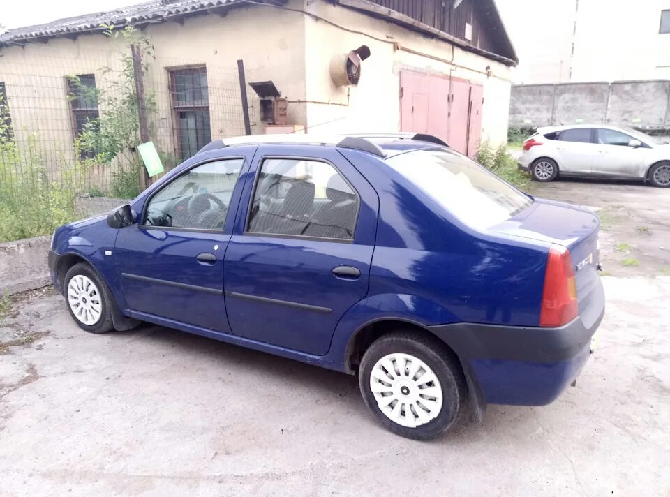 Купить рено логан в свердловской области. Рено Логан 1. 185\65\15. Renault Logan старый синий. Рено Логан 1 белые штампы. Рено Логан 1 опер.