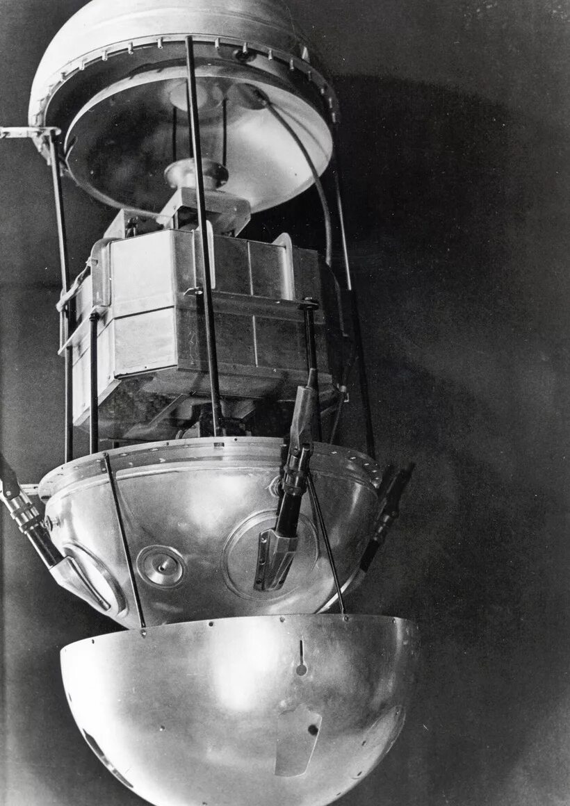 Первый искусственный спутник фото. Первый искусственный Спутник земли 1957г. Первый искусственный Спутник земли СССР 1957. «ПС-1» («простейший Спутник-1»).. 4 Октября 1957-первый ИСЗ "Спутник" (СССР)..